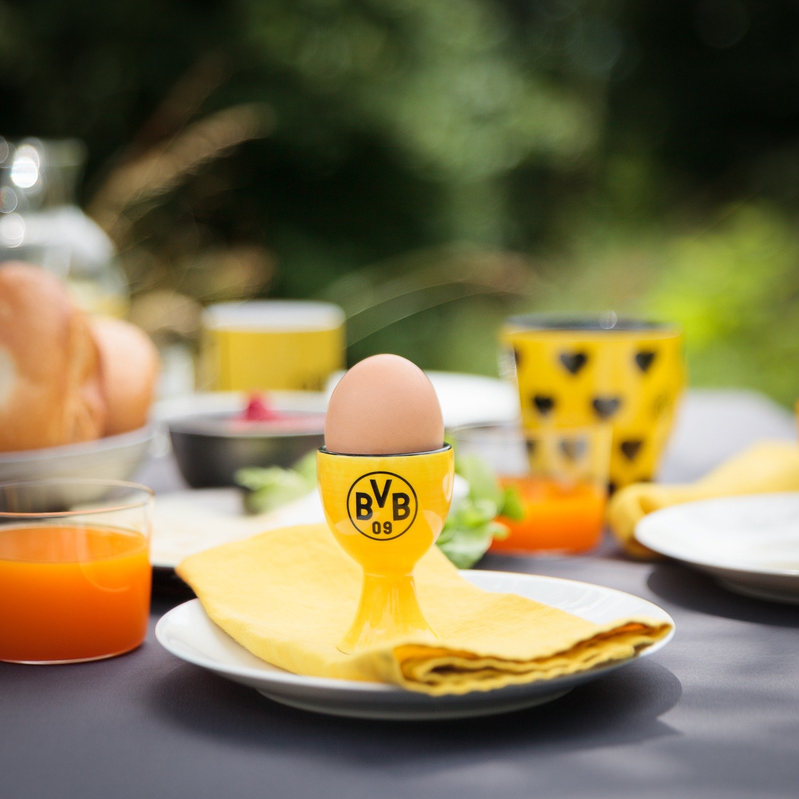 工芸品 BVB Borussia Dortmund BVB with logo, ceramic egg cup, black/yellow, 3
